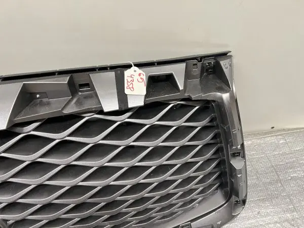 62310-6GW0A 2018 2019 2020 2021 INFINITI QX80 FRONT OEM GRILLE CAMERA NO TRIM - Image 3