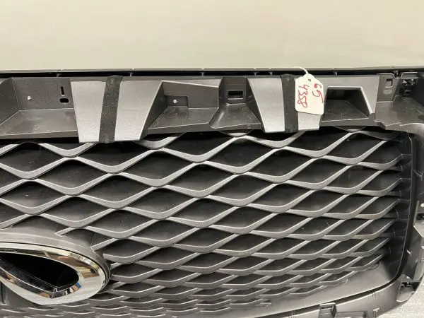 62310-6GW0A 2018 2019 2020 2021 INFINITI QX80 FRONT OEM GRILLE CAMERA NO TRIM - Image 4
