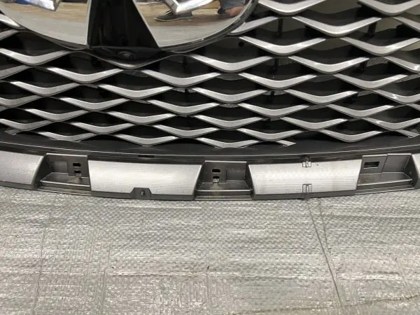 62310-6GW0A 2018 2019 2020 2021 INFINITI QX80 FRONT OEM GRILLE CAMERA NO TRIM - Image 6