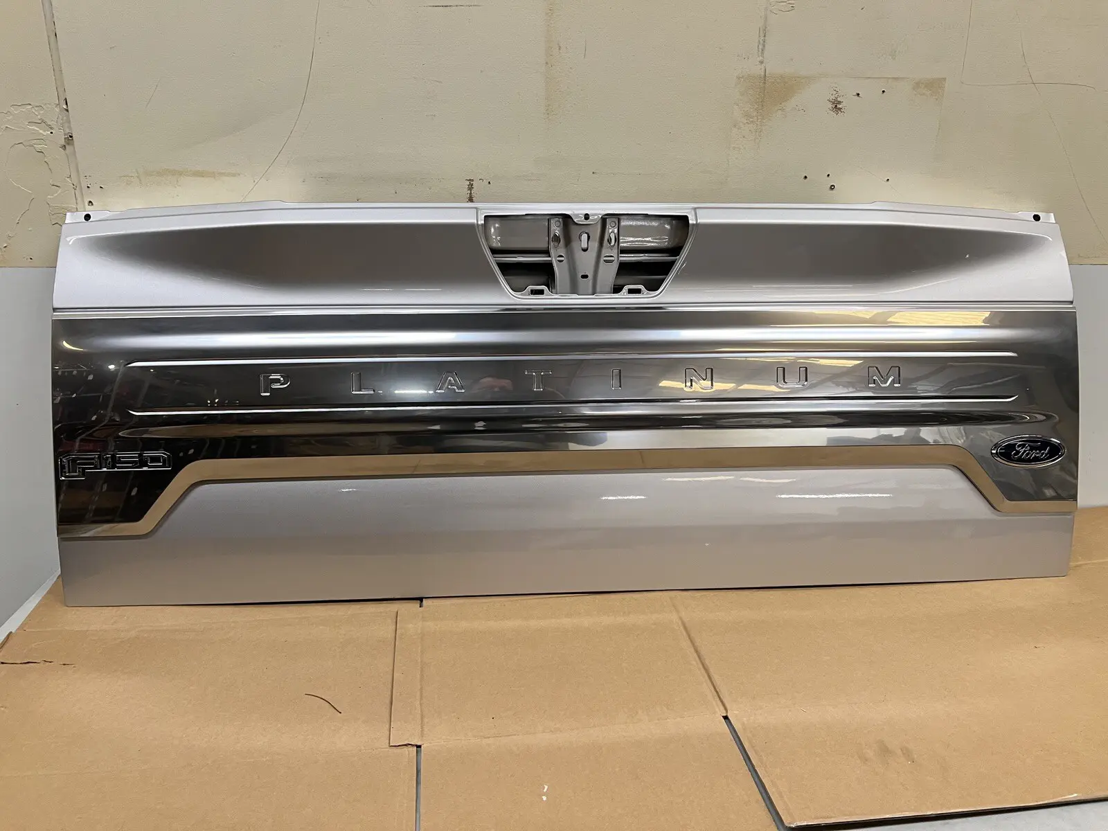 NICE 2018 2019 2020 FORD F150 PLATINUM REAR OEM TAILGATE GENUINE FOR STEP