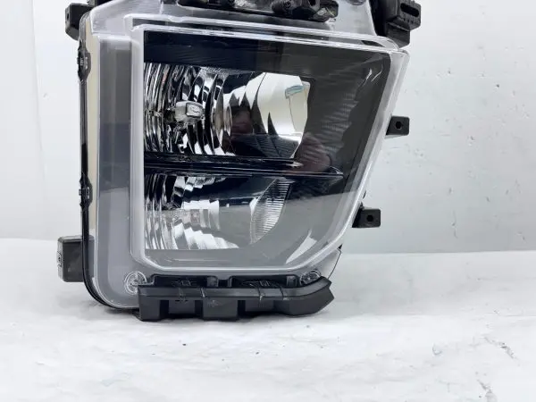 2020 2021 2022 2023 CHEVY SILVERADO 2500 3500 HALOGEN  RIGHT OEM HEADLIGHT - Image 2