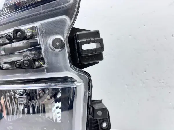 2020 2021 2022 2023 CHEVY SILVERADO 2500 3500 HALOGEN  RIGHT OEM HEADLIGHT - Image 8
