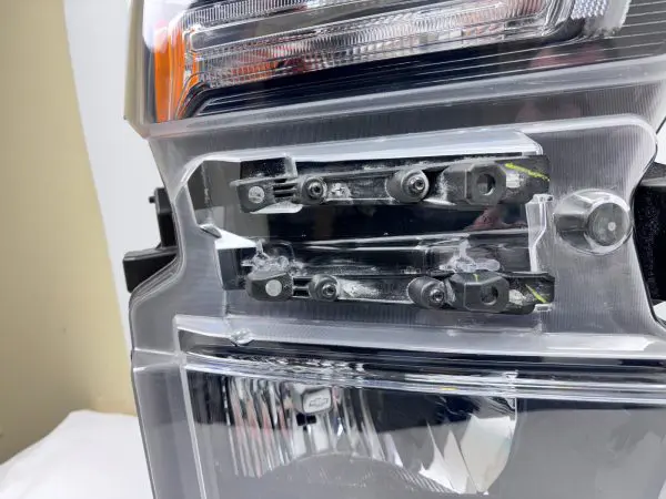 2020 2021 2022 2023 CHEVY SILVERADO 2500 3500 HALOGEN  RIGHT OEM HEADLIGHT - Image 9