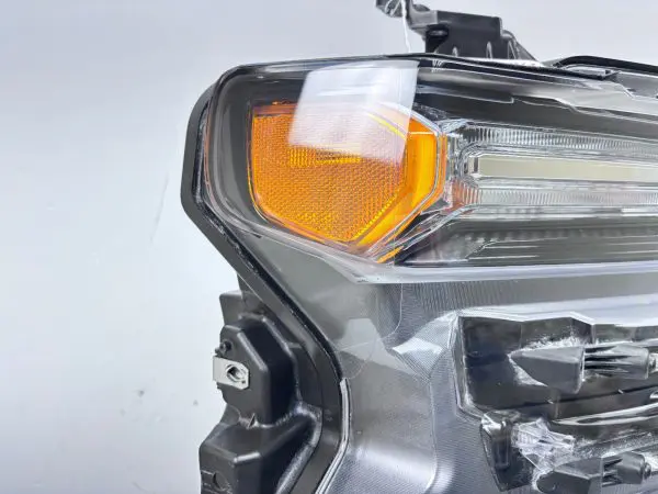 2020 2021 2022 2023 CHEVY SILVERADO 2500 3500 HALOGEN  RIGHT OEM HEADLIGHT - Image 12