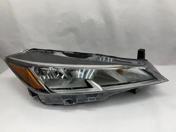 2021 2022 2023 NISSAN KICKS HALOGEN FRONT RIGHT OEM HEADLIGHT 260105R00A
