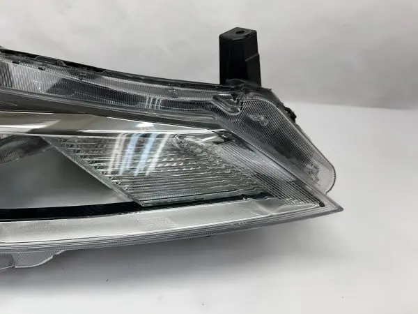 2021 2022 2023 NISSAN KICKS HALOGEN FRONT RIGHT OEM HEADLIGHT 260105R00A - Image 3