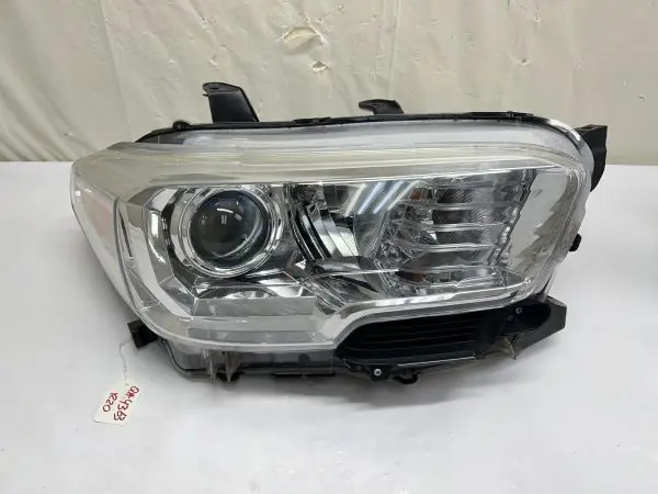 🌟🌟 2016 2017 2018 2019 2020 2021 TOYOTA TACOMA HALOGE FRONT RIGHT HEADLIGHT