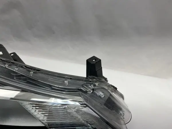 2021 2022 2023 NISSAN KICKS HALOGEN FRONT RIGHT OEM HEADLIGHT 260105R00A - Image 4