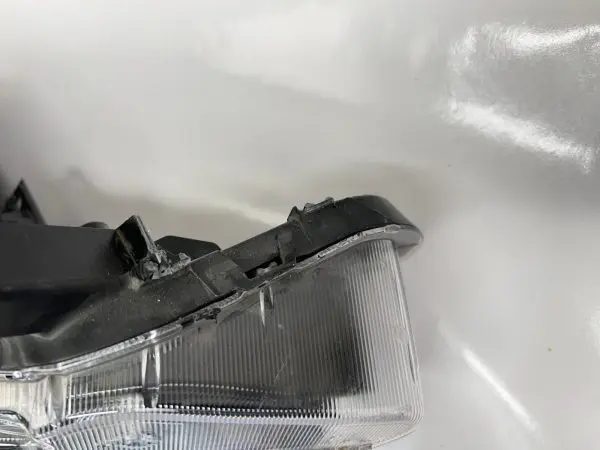 2021 2022 2023 NISSAN KICKS HALOGEN FRONT RIGHT OEM HEADLIGHT 260105R00A - Image 6