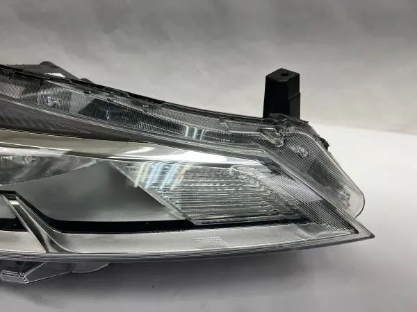 2021 2022 2023 NISSAN KICKS HALOGEN FRONT RIGHT OEM HEADLIGHT 260105R00A - Image 9