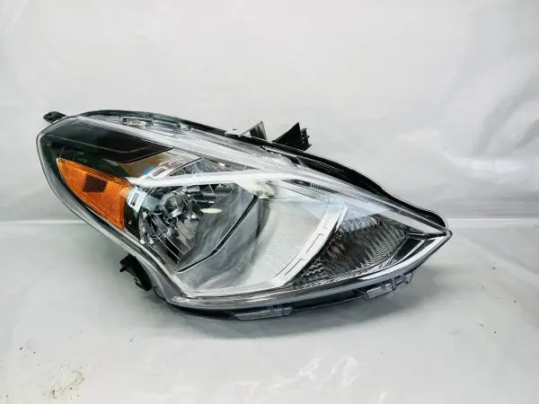 ⭐️  MINT 2015 2016 2017 2018 2019 NISSAN VERSA HALOGEN FRONT RIGHT HEADLIGHT - Image 2