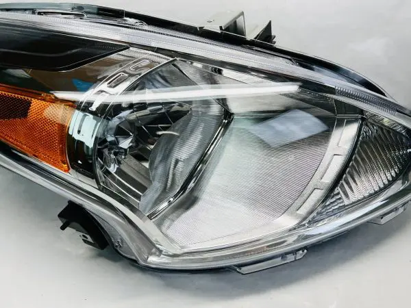 ⭐️  MINT 2015 2016 2017 2018 2019 NISSAN VERSA HALOGEN FRONT RIGHT HEADLIGHT - Image 8