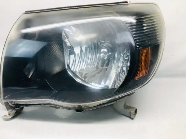 2005 2006 2007 2008 2009 2010 2011 TOYOTA TACOMA BLACK TRIM LEFT OEM HEADLIGHT