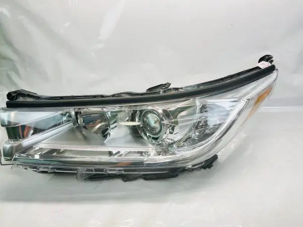 OEM 2017 2018 2019 TOYOTA HIGHLANDER HALOGEN FRONT LEFT OEM HEADLIGHT - Image 2