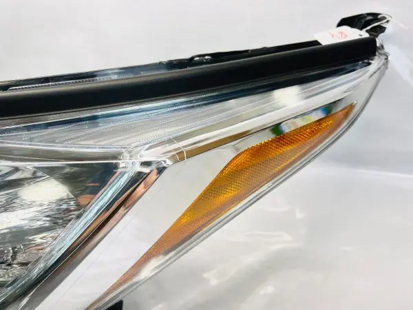 OEM 2017 2018 2019 TOYOTA HIGHLANDER HALOGEN FRONT LEFT OEM HEADLIGHT - Image 3