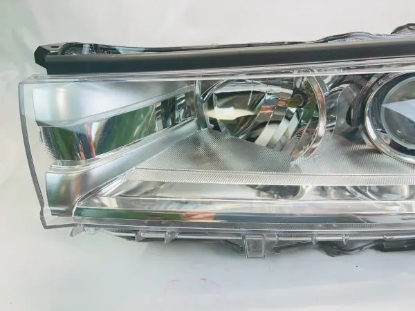 OEM 2017 2018 2019 TOYOTA HIGHLANDER HALOGEN FRONT LEFT OEM HEADLIGHT - Image 5