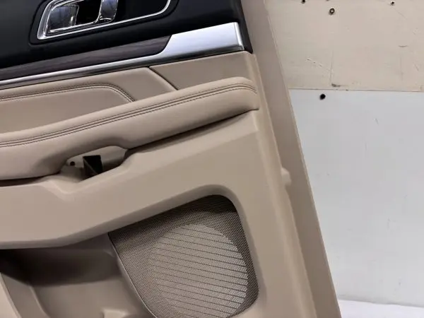2016 2017 2018 2019 FORD EXPLORER LIMITED DOOR PANEL REAR LEFT fb5z7827407cj - Image 4