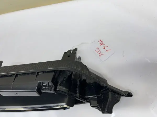 🌟 53121-35100 2020 2021 2022 2023 TOYOTA 4RUNNER OEM GRILLE UPPER INSERT - Image 3