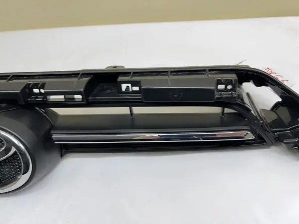 🌟 53121-35100 2020 2021 2022 2023 TOYOTA 4RUNNER OEM GRILLE UPPER INSERT - Image 5