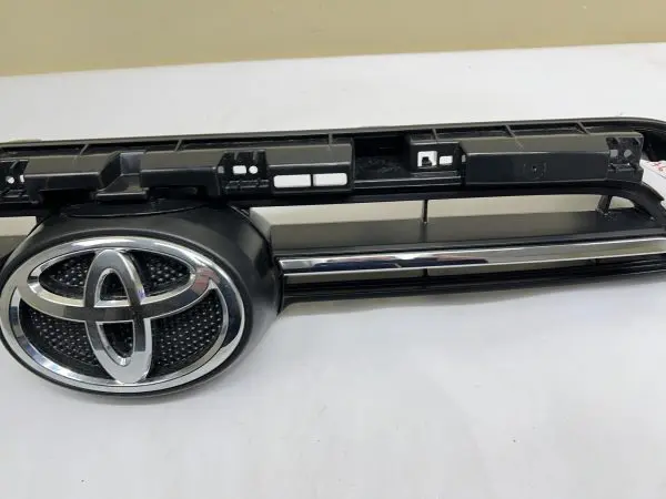 🌟 53121-35100 2020 2021 2022 2023 TOYOTA 4RUNNER OEM GRILLE UPPER INSERT - Image 6