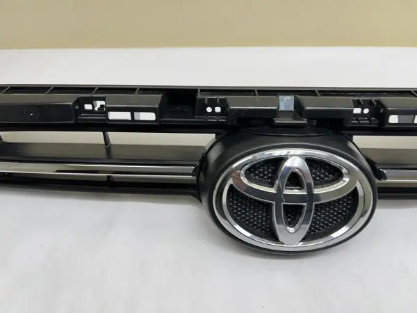 🌟 53121-35100 2020 2021 2022 2023 TOYOTA 4RUNNER OEM GRILLE UPPER INSERT - Image 8