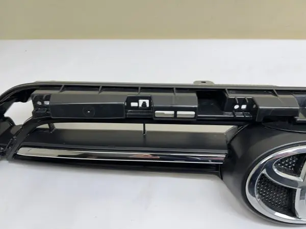 🌟 53121-35100 2020 2021 2022 2023 TOYOTA 4RUNNER OEM GRILLE UPPER INSERT - Image 9