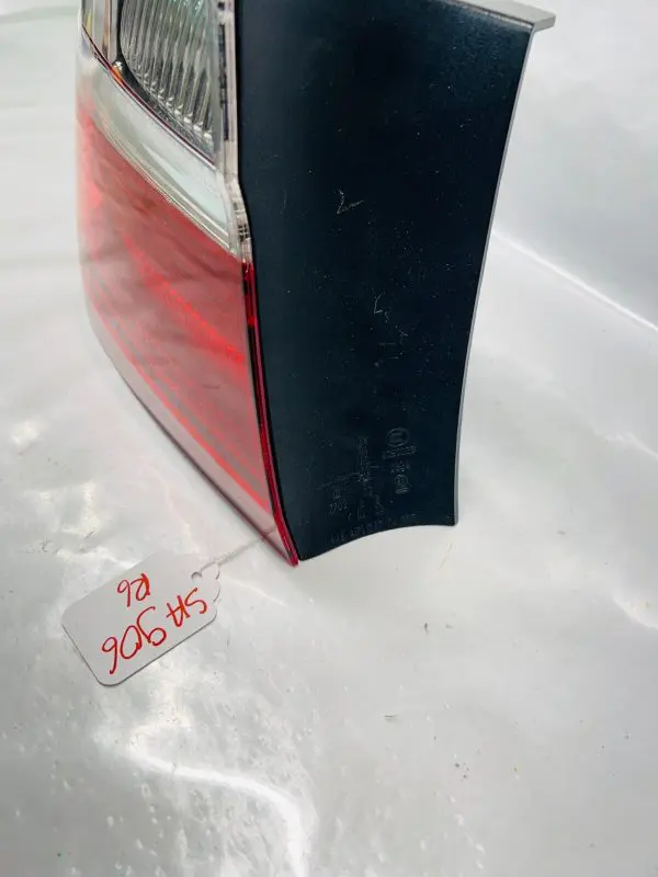 2005 2006 2007 2008 BMW 3 SERIES E90 HALOGEN REAR LEFT OEM TAIL LIGHT - Image 3