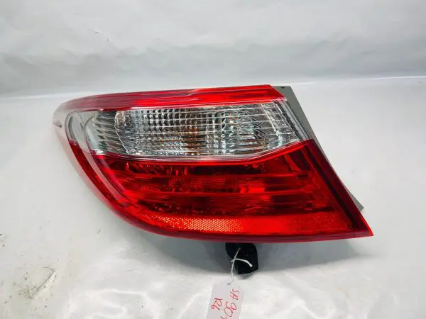 2015 2016 2017 TOYOTA CAMRY REAR LEFT OEM TAIL LIGHT - Image 2
