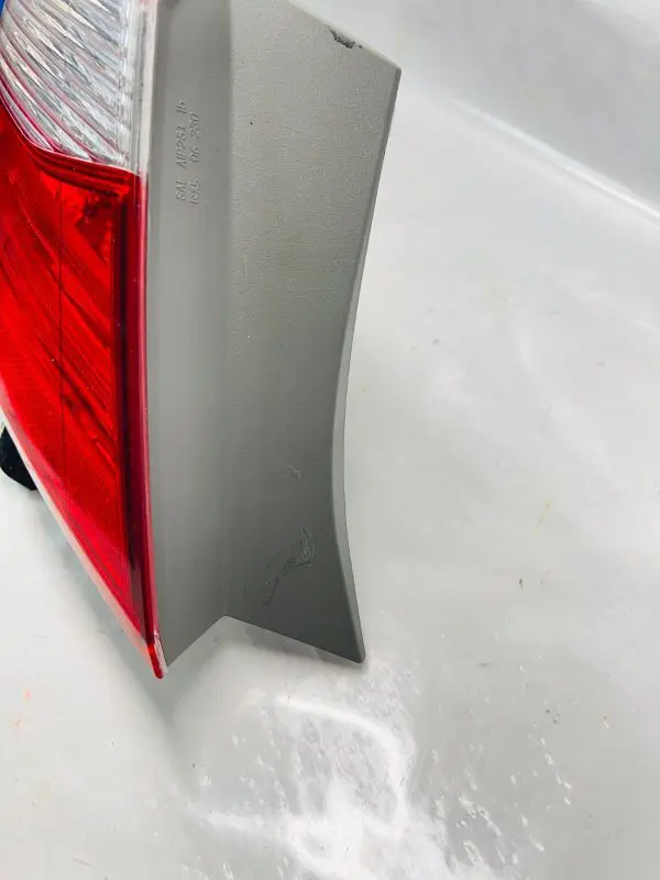 2015 2016 2017 TOYOTA CAMRY REAR LEFT OEM TAIL LIGHT - Image 3