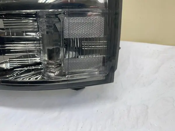 2007 2008 2009 2010 2011 2012 2013 CHEVY SILVERADO FRONT LEFT OEM HEADLIGHT - Image 4