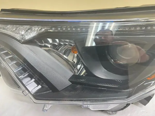 2016 2017 2018 TOYOTA RAV4 HALOGEN BLACK BEZEL FRONT LEFT OEM HEADLIGHT - Image 4
