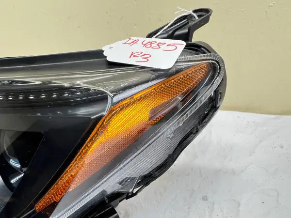 2016 2017 2018 TOYOTA RAV4 HALOGEN BLACK BEZEL FRONT LEFT OEM HEADLIGHT - Image 9