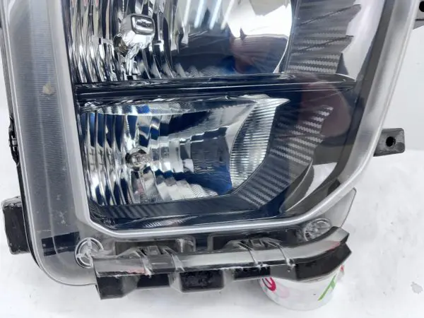 2020 2021 2022 2023 CHEVY SILVERADO 2500 3500 HALOGEN FRONT RIGHT OEM HEADLIGHT - Image 3