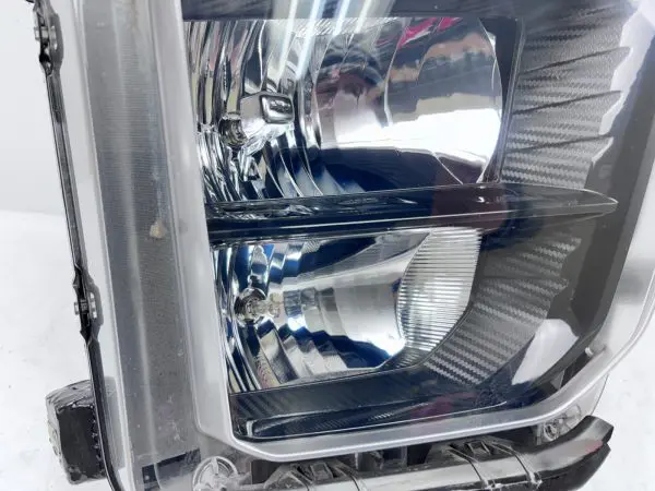 2020 2021 2022 2023 CHEVY SILVERADO 2500 3500 HALOGEN FRONT RIGHT OEM HEADLIGHT - Image 4