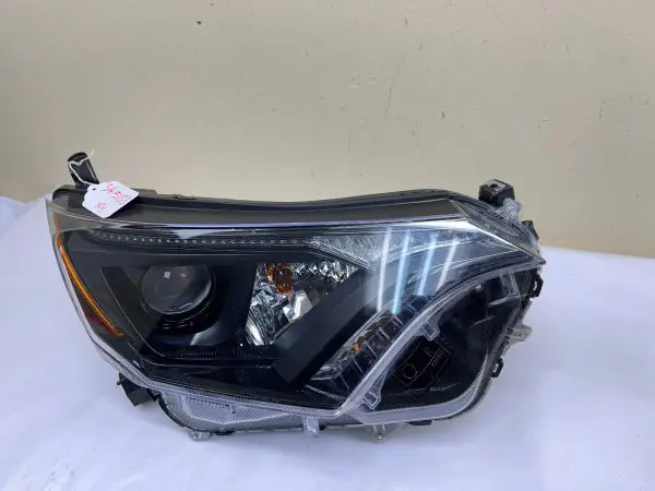 2016 2017 2018 TOYOTA RAV4 HALOGEN BLACK BEZEL FRONT RIGHT OEM HEADLIGHT