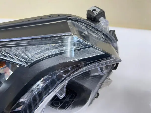 2016 2017 2018 TOYOTA RAV4 HALOGEN BLACK BEZEL FRONT RIGHT OEM HEADLIGHT - Image 3