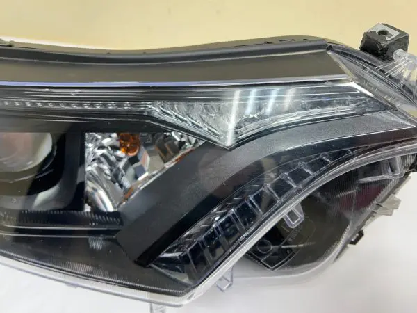 2016 2017 2018 TOYOTA RAV4 HALOGEN BLACK BEZEL FRONT RIGHT OEM HEADLIGHT - Image 4
