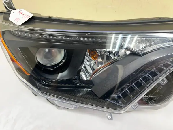 2016 2017 2018 TOYOTA RAV4 HALOGEN BLACK BEZEL FRONT RIGHT OEM HEADLIGHT - Image 5