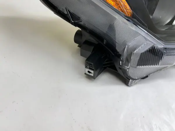 2016 2017 2018 TOYOTA RAV4 HALOGEN BLACK BEZEL FRONT RIGHT OEM HEADLIGHT - Image 9