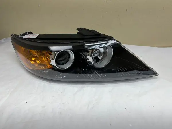 MINT 2011 2012 2013 KIA SORENTO HALOGEN FRONT RIGHT HEADLIGHT 92102-14200