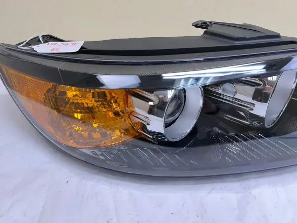 MINT 2011 2012 2013 KIA SORENTO HALOGEN FRONT RIGHT HEADLIGHT 92102-14200 - Image 8