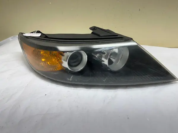2011 2012 2013 KIA SORENTO HALOGEN FRONT RIGHT OEM HEADLIGHT 92102-14200
