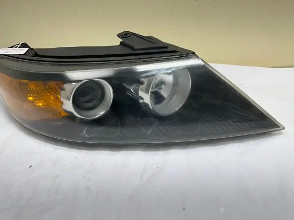 2011 2012 2013 KIA SORENTO HALOGEN FRONT RIGHT OEM HEADLIGHT 92102-14200 - Image 2