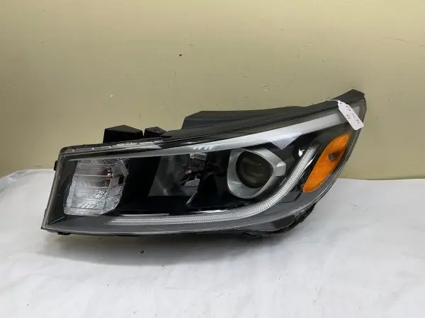 2019 2020 2021 KIA SEDONA HALOGEN LED FRONT LEFT OEM HEADLIGHT 92101-A9 - Image 2