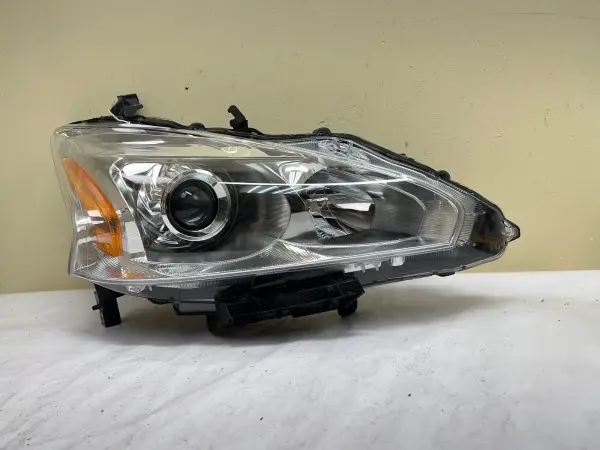 ALL TABS  2013 2014 2015 NISSAN ALTIMA HALOGEN FRONT RIGHT OEM HEADLIGHT - Image 2