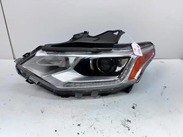 84390861  2018 2019 2010 2021 CHEVY TRAVERSE XENON HID FRONT LEFT OEM HEADLIGHT