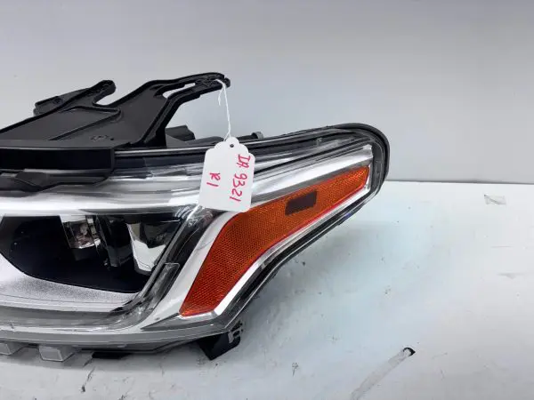 84390861  2018 2019 2010 2021 CHEVY TRAVERSE XENON HID FRONT LEFT OEM HEADLIGHT - Image 2