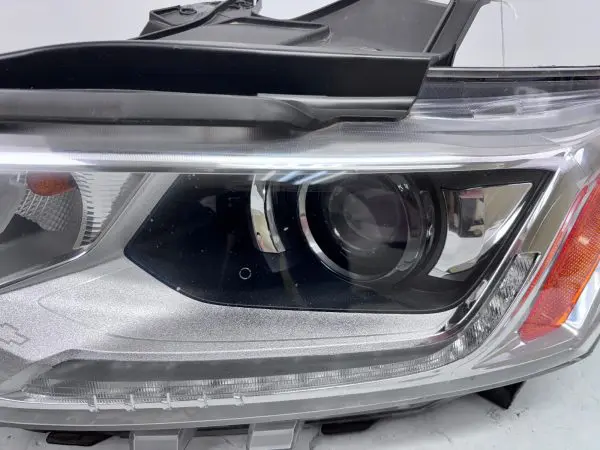 84390861  2018 2019 2010 2021 CHEVY TRAVERSE XENON HID FRONT LEFT OEM HEADLIGHT - Image 5