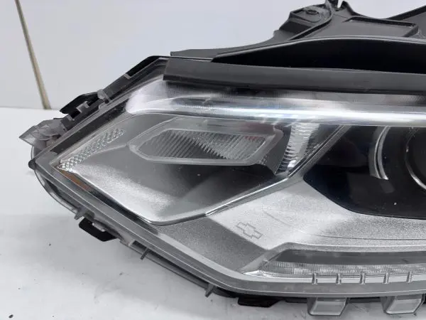 84390861  2018 2019 2010 2021 CHEVY TRAVERSE XENON HID FRONT LEFT OEM HEADLIGHT - Image 6