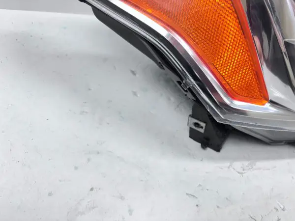 84685649  2018 2019 2010 2021 CHEVY TRAVERSE XENON HID FRONT RIGHT OEM HEADLIGHT - Image 10